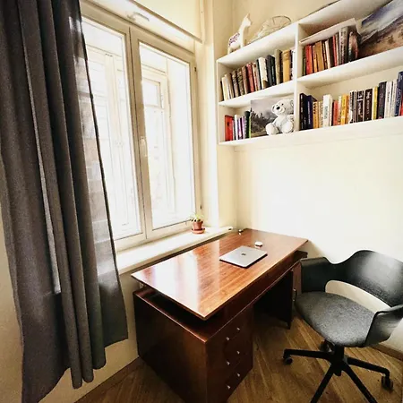 2-Bedroom Old Town Gem With Balcony And Bathtub Apartamento