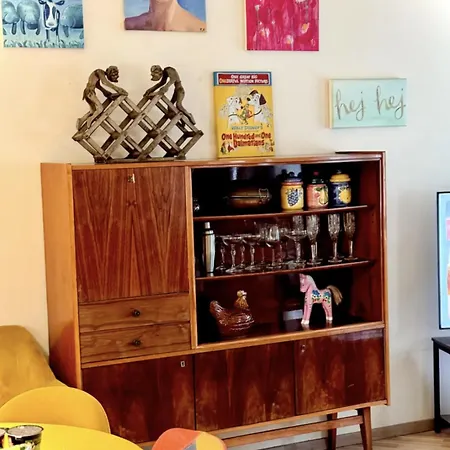 2-Bedroom Old Town Gem With Balcony And Bathtub *