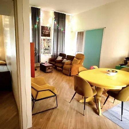 公寓 2-Bedroom Old Town Gem With Balcony And Bathtub