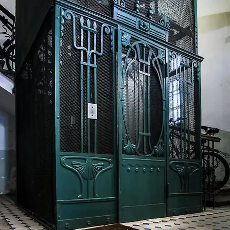 公寓 2-Bedroom Old Town Gem With Balcony And Bathtub